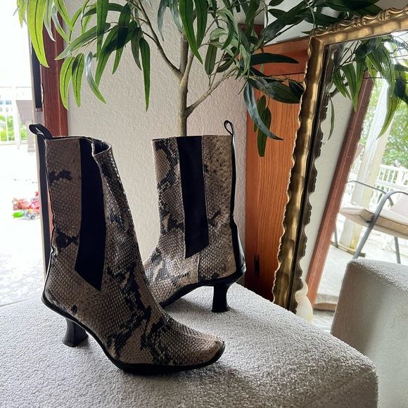 Vintage Donald J Pliner | Genuine white snakeskin square toed booties - Picture 4 of 7
